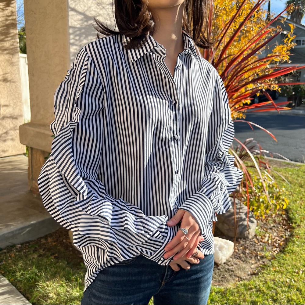 Banana Republic Dillon Stripe Ruffle Sleeve Blouse size XS - Picture 8 of 8
